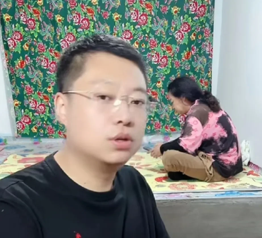 王百万每日在家肆意妄为，仗势欺人，还自命不凡。最终身边连一个知心之人都没有，没人