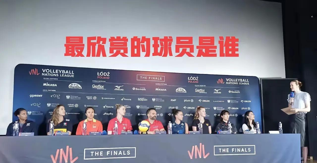 加比最欣赏的队员是李盈莹
      女排世联赛总决赛前，东道主召开了新闻发布会