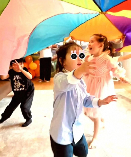 向佐儿子生日曝光👶 郭碧婷基因强大，儿女颜值各有千秋！