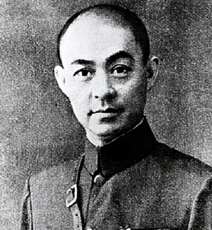 1933年，一士兵打仗扛个大箱子，一路上不撒手，张自忠好奇问到：“你扛得什么？”