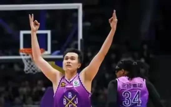 北控晋级八强！
太解气了，CBA附加赛，北控与山东的比赛被认为是最没有悬念的，