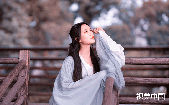 顾承允当面拒绝了我，却在我努力接受新人时目眦尽裂，他说他错了，苦求我再爱他一次。
