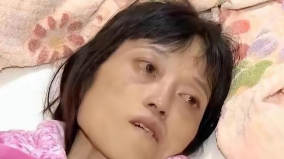 2016年，一单亲妈妈身患绝症临终托孤，不料，亲戚个个哭穷，看着两个年幼的孩子，