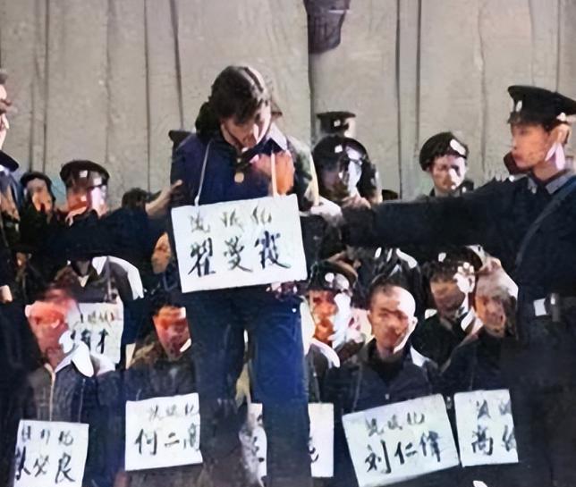 1983年，年仅25岁的翟曼霞因为“流氓罪”被判处死刑，在临行前，她高声呐喊，随