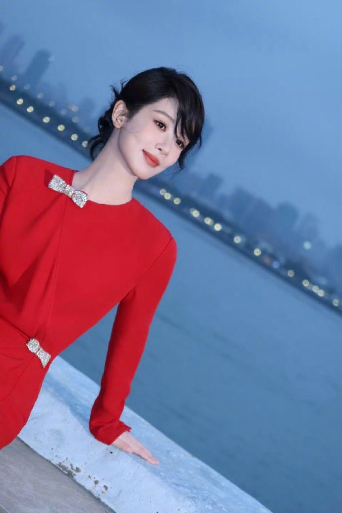 新年第一天，国泰民安！好大气啊紫紫啊～ ​​​