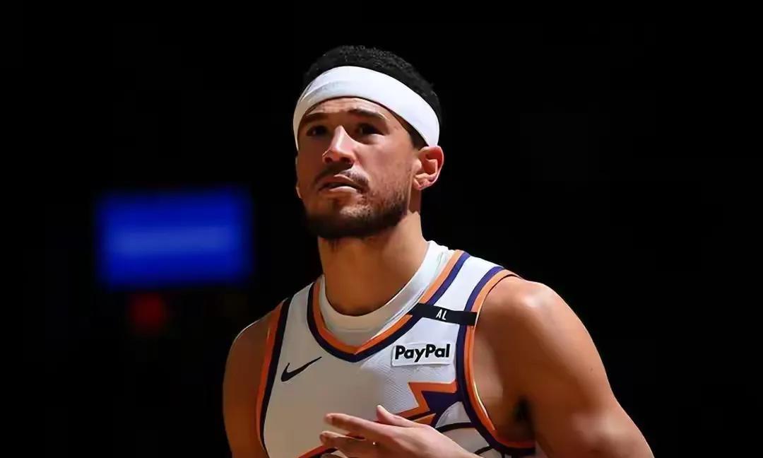 十年8教练，布克是如何做到如此涉繁换帅的？要想夺得NBA总冠军，除了个人综合实力