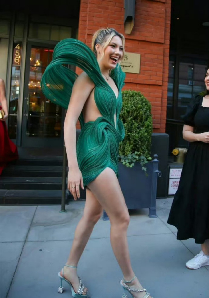 21岁的谷爱凌为了流量硬生生打扮成了40岁的样子 ​​​