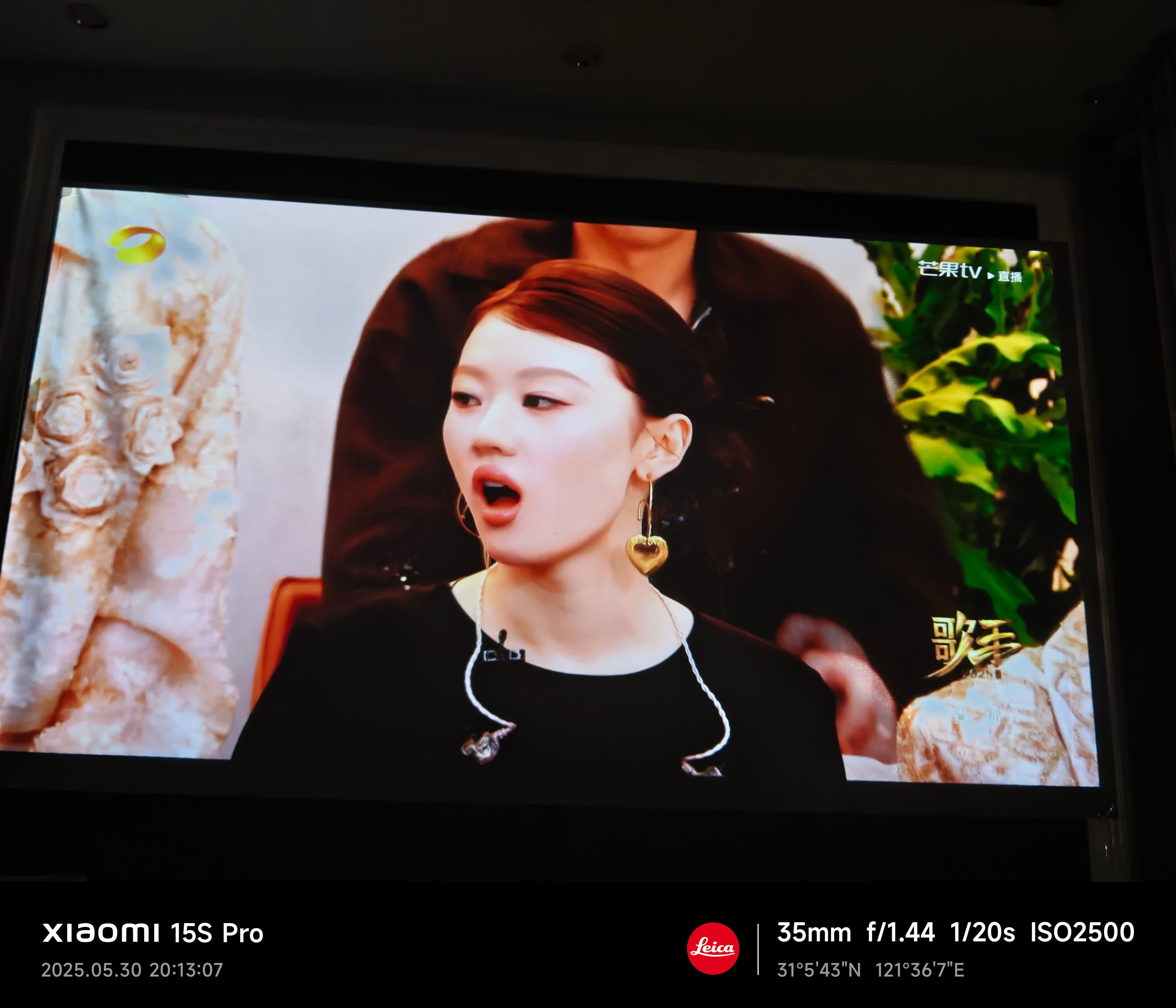 马嘉祺大战断眉
现在是单依纯大战断眉了