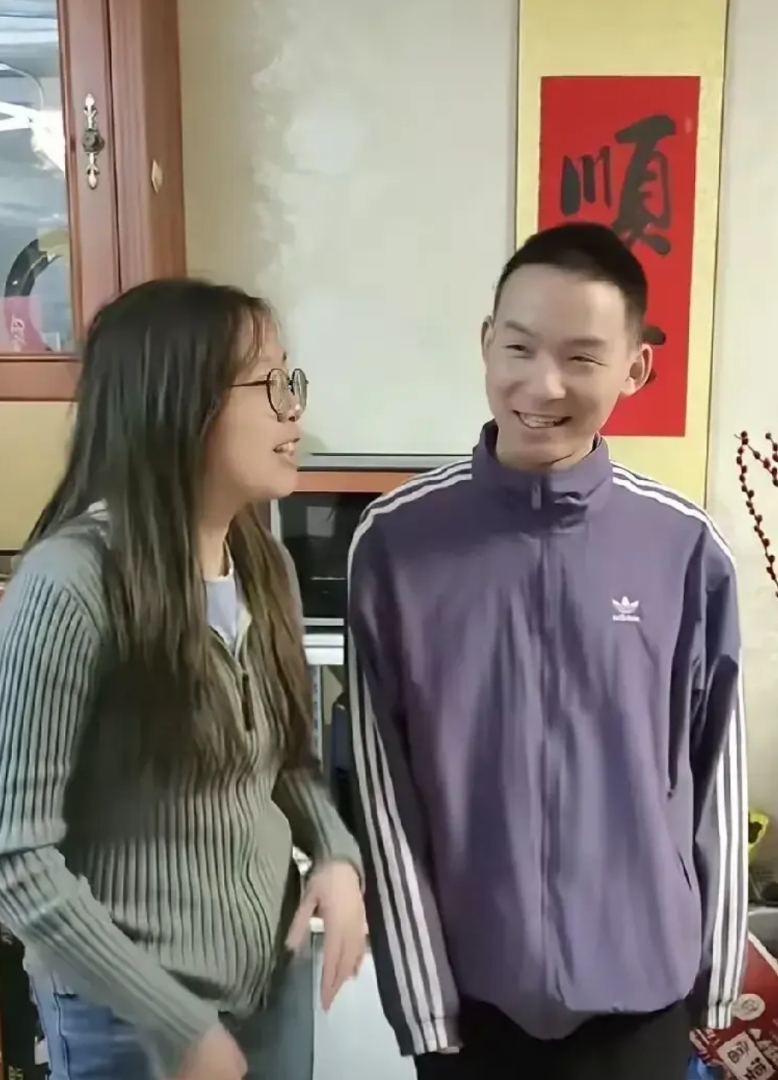 大家有没有发现，谢浩男不仅各方面都很优秀，还有护妹狂魔的潜质

刚相认不久就对3