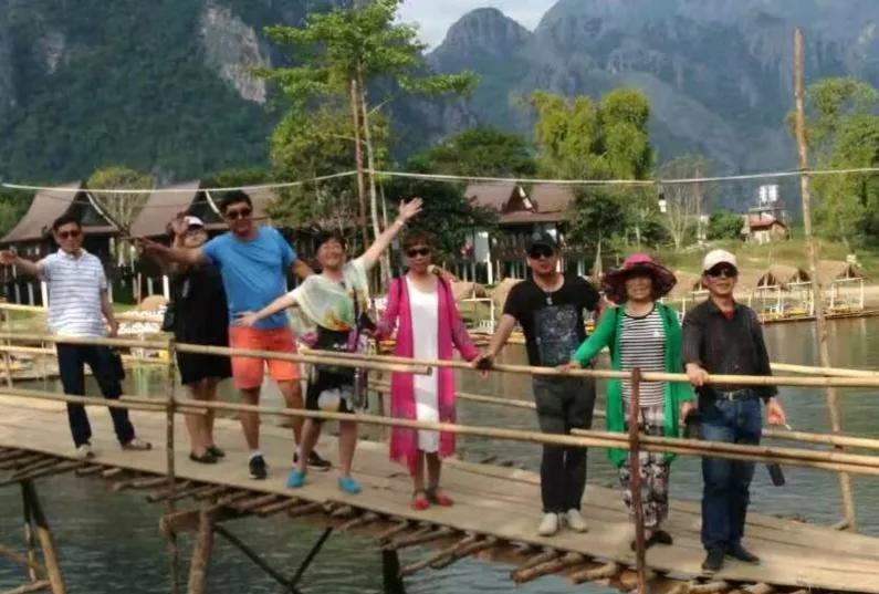 能否提前十岁，六十岁以上就免费。我们走了全国很多地景区，绝大多数景区都是70岁以