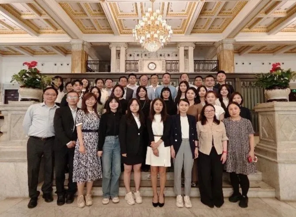 王子犯法与庶民同罪，何况一个外国人！无论是哪个国家的人，违反了中国的法律，都要配