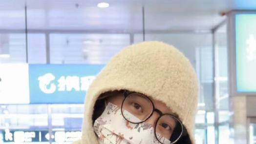 欧阳娜娜“杏鲍菇系穿搭”！