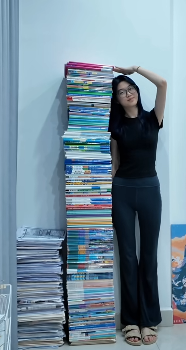 毕业了这是我一年的试卷和三年的书 堆叠起来居然超过了我