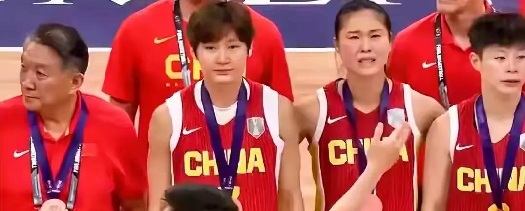 女篮众将发文告别！黄思静说遗憾，杨力维说无愧，没什么遗憾的，比赛就有胜负，你强、