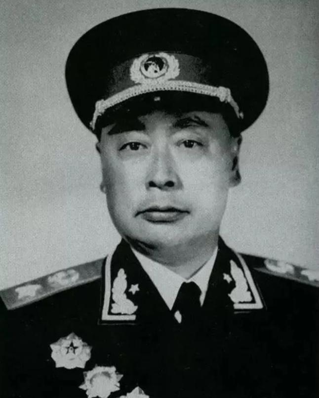 1937年，陈毅被叛徒诱骗下山，途中他觉得口渴，于是拐到一农户家里喝水，却因为农