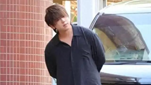 香港顶流竟坠海！在奇妙的香港娱乐圈，拥有着属于自己的顶流，而这个人，就是姜涛