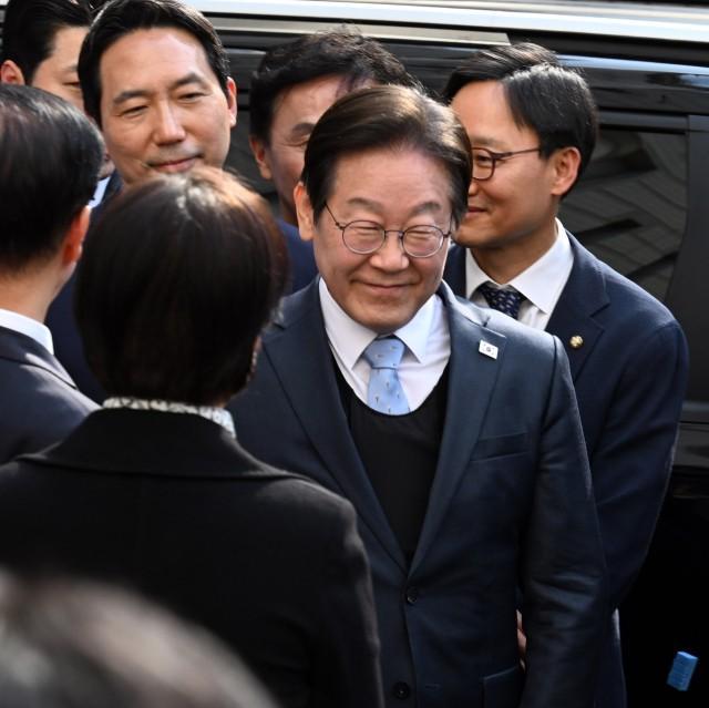 尹锡悦即刻下台，60天内选新总统，李在明能如愿坐上大位吗
4月4日，尹锡悦弹劾案