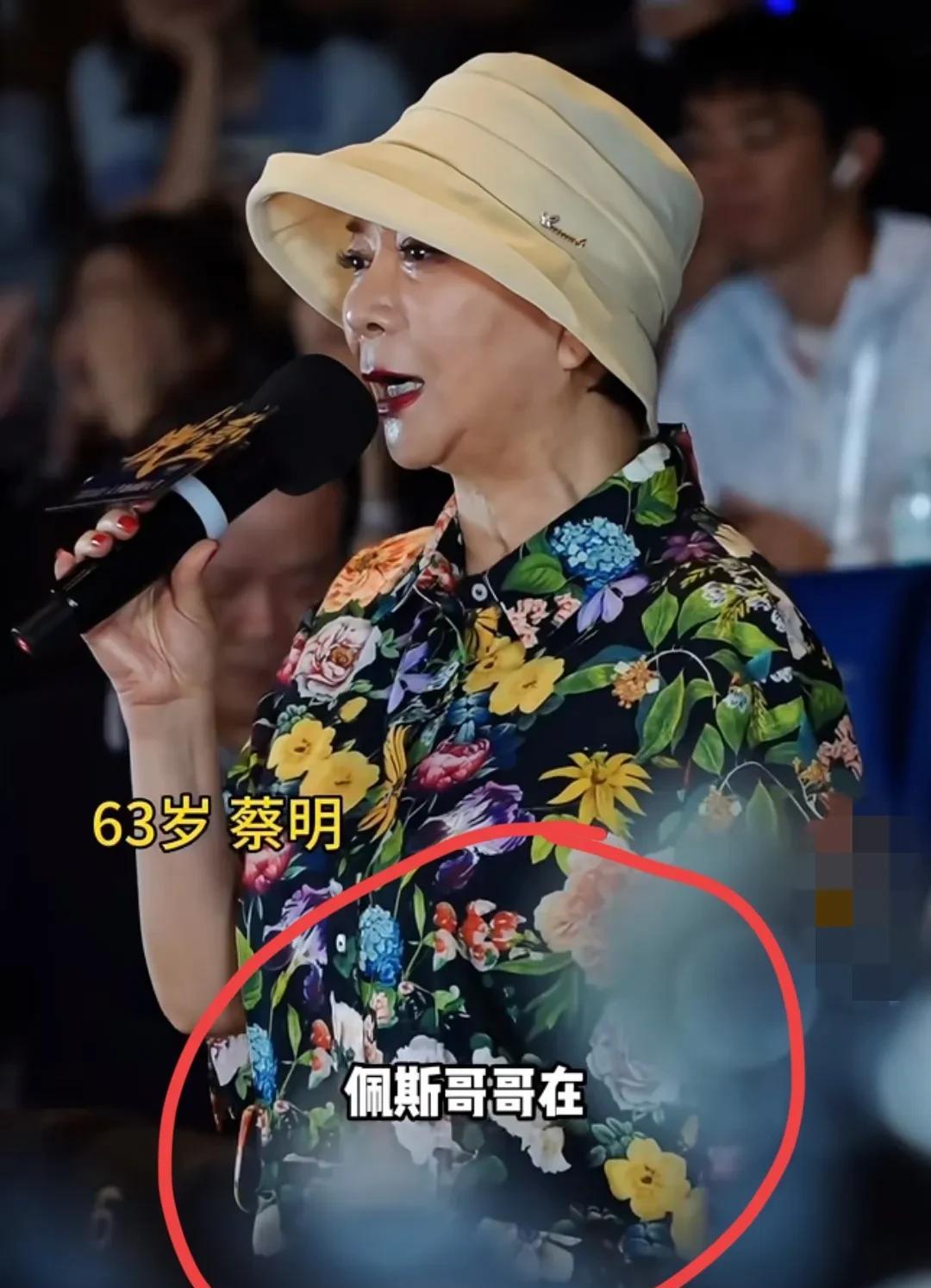 当蔡明谈到陈佩斯的时候，
她哽咽了……
她说: 佩斯哥哥在这32年里没有拍过电影