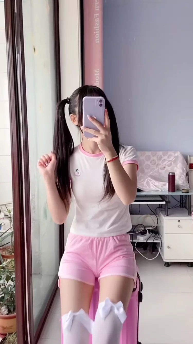 我闺蜜长得特别的漂亮，脾气特别的暴躁。结婚以后的闺蜜，脾气没减半分，闺蜜和老公打