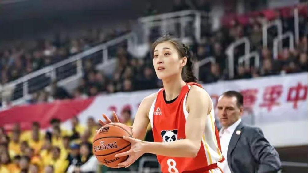 武桐桐告别郑薇回归新疆女篮