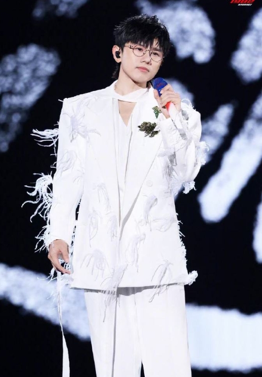 杰哥澳门跨年舞台太让人期待！在树下合唱的幸福谁能懂 ​​​