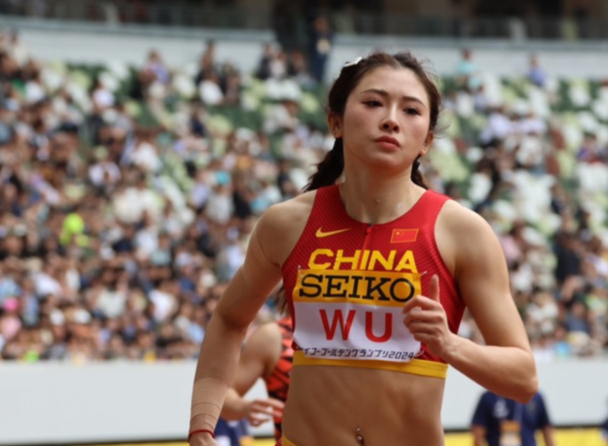 北京时间3月27日，世界田联公布最新一期世界排名，吴艳妮力压田中佑美，重新夺回亚