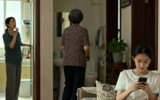 小姑子在婆婆面前指责我花钱无度，我拿出 10 笔代付账单：这钱你忘了是谁付的？