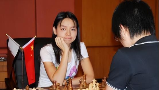 2000年，“国际棋后”诸宸放弃中国国籍，远嫁卡塔尔王室，父母拼命反对：你干嘛嫁