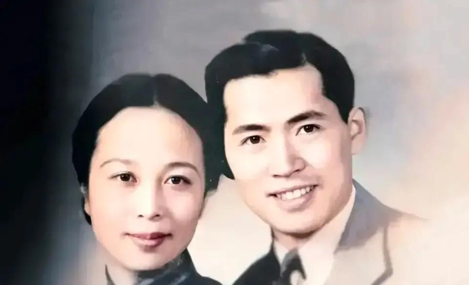 1940年，张元和生下女儿，闺蜜凌海霞前去探望，孩子咧着小嘴笑。凌海霞眼睛一亮，