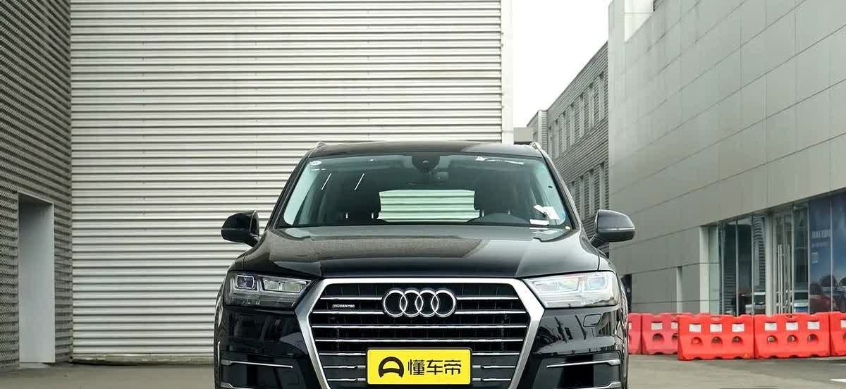 同事嚷嚷着奥迪Q7大跳水，搞活动。

非要拉着我去试乘试驾。

我说上个