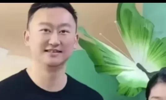 刘维伟下课早已成定局
国企青岛国信制药投资的篮球俱乐部主教练出现婚外情，投资方能