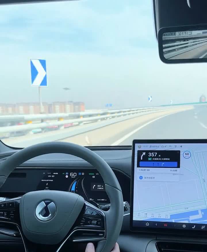 25款腾势N7。
别被网红车带节奏，腾势N7智能底盘预瞄系统，提前扫平颠簸，3