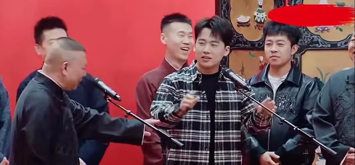 在一次德云社相声演出返场活动中，郭德纲被儿子的一番话吓出了一身冷汗。郭德纲一直在