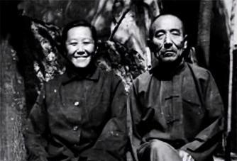 1971年，一老农民贪便宜，娶了一个不要彩礼的懒老婆。懒老婆不会洗衣，也不做饭。