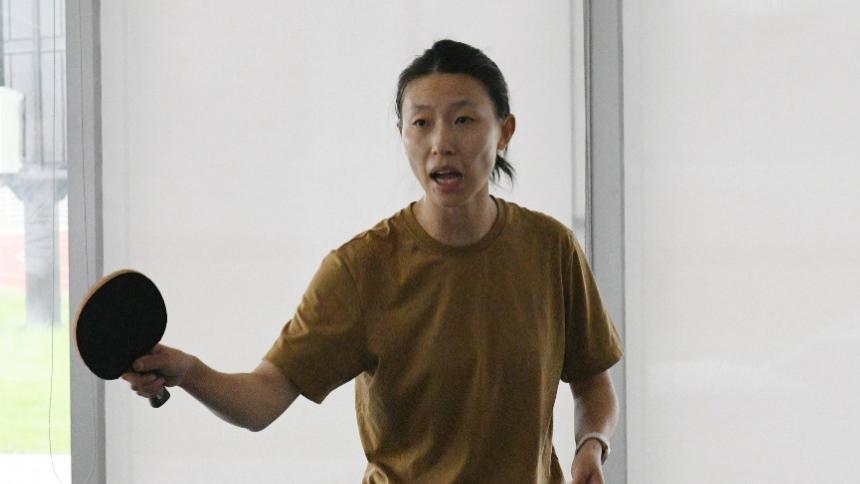 她是乒乓球世界冠军，因输掉一场比赛，被称为是丁宁里约夺冠功臣