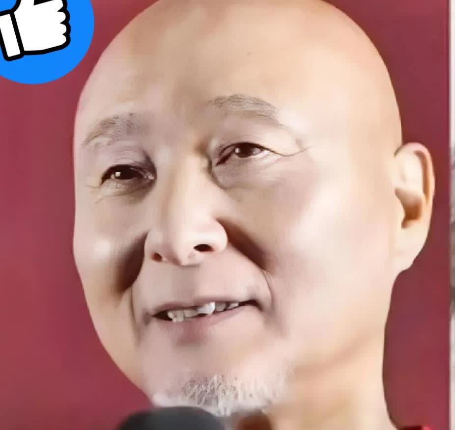 我就纳了闷了，陈佩斯拍个电影，就是个商业行为，挣钱赔钱都正常，咋还上升到非要绑架