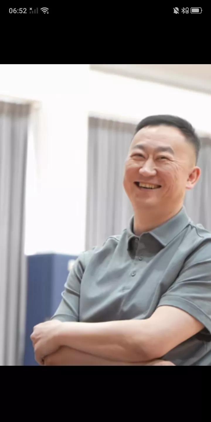 [杨瀚森回国刘维维喜悦之情溢于言表，足以看出他们师徒之间的深厚感情啊！]据环球网