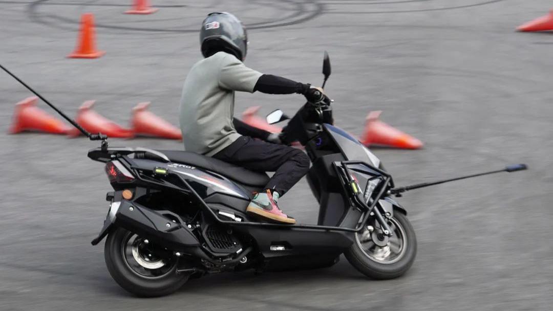 满配实用的高性价比解决方案：豪进SR07试驾测评