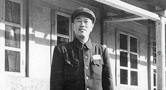 四战四平，邓华和吴富善都不在纵队，指挥权交给他，战后调任司令
“1948年1月5