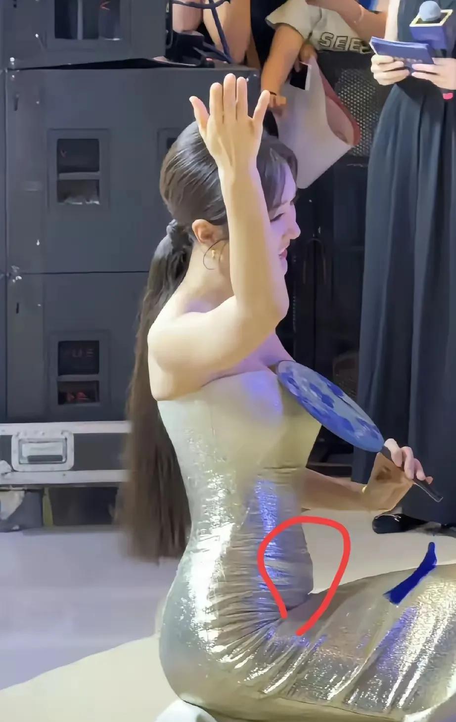 果然男人才懂男人啊
我问我老公，魏大勋眼光不行啊，为什么会喜欢有小肚子的秦岚啊？