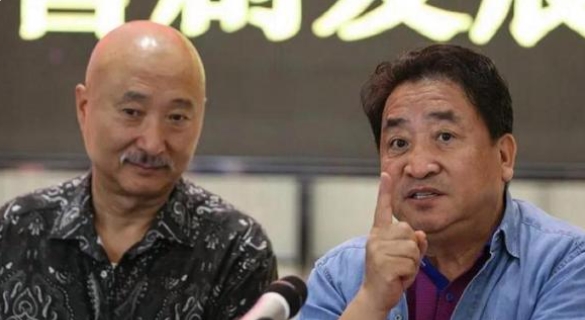 有一回，记者问陈佩斯：“郭德纲和姜昆，他俩谁的相声才算是正宗的呀？”陈佩斯意味深