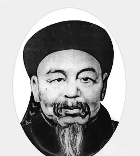 在太平天国的烽火弥漫之际，两位湖南书生曾国藩与左宗棠，挺身而出，勇扛挽救王朝之重