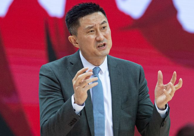 杜锋是一名有情有义的主教练。

媒体人透露:上赛季效力于广东队的黄荣奇由于年薪要