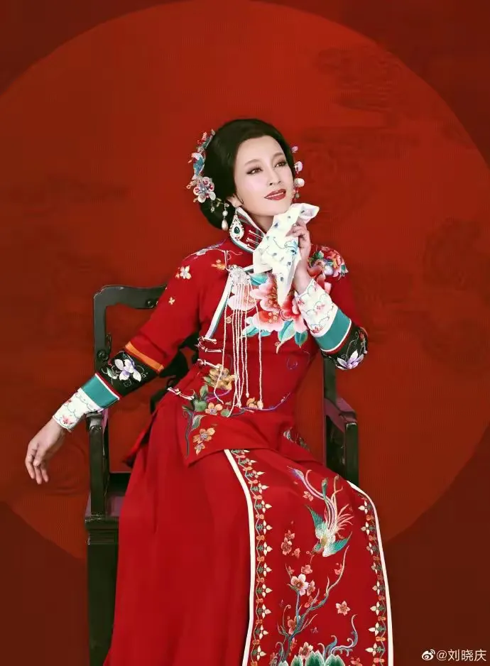 刘晓庆出演的话剧《风华绝代》不知道为啥取消了，取消原因没有透露，刘晓庆这是出啥事