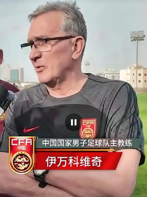 伊万这两天在迪拜和记者们聊开了，把球迷关心的事都掰扯明白了。说到为啥跑中东集训，