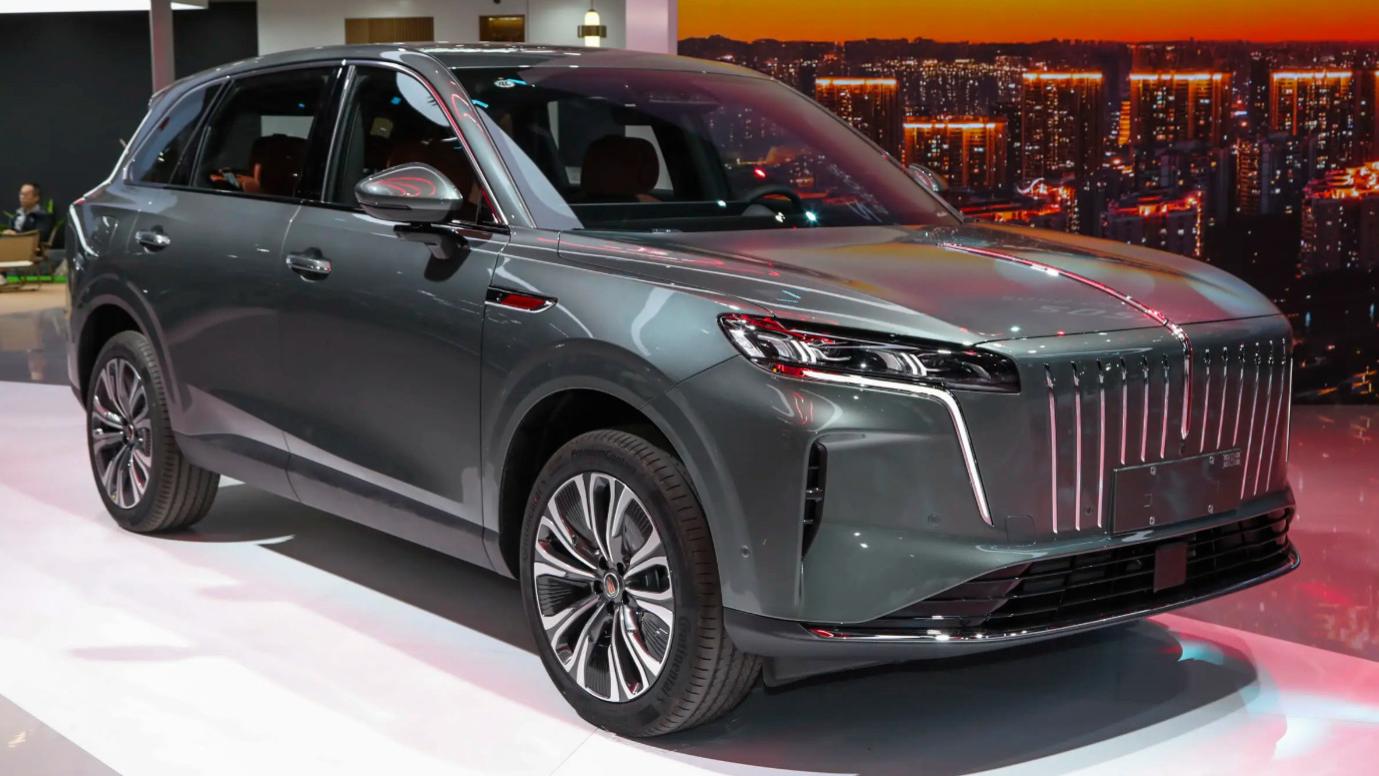 双15.6英寸大连屏，红旗HS6 PHEV仅17.88万，8295P芯片+40度大电池