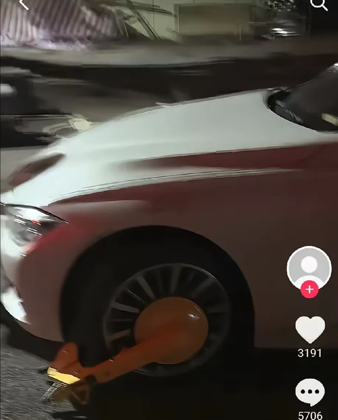 网暴自己的事儿还真被我碰上了！一男子心脏不舒服去大坪医院急诊，竟把车停路中间，被