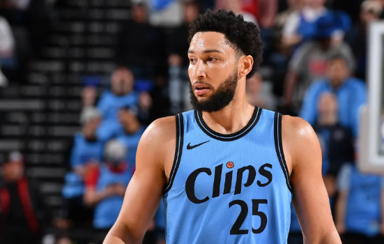 本西蒙斯预计将加盟凯尔特人，上赛季薪资超过4000万美元，这赛季直接干成底薪！