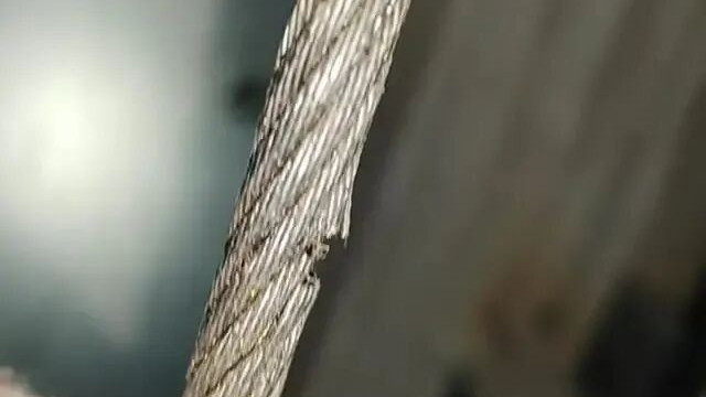 电梯突然停摆，钢绳被割23根，谁在暗处动了手脚？