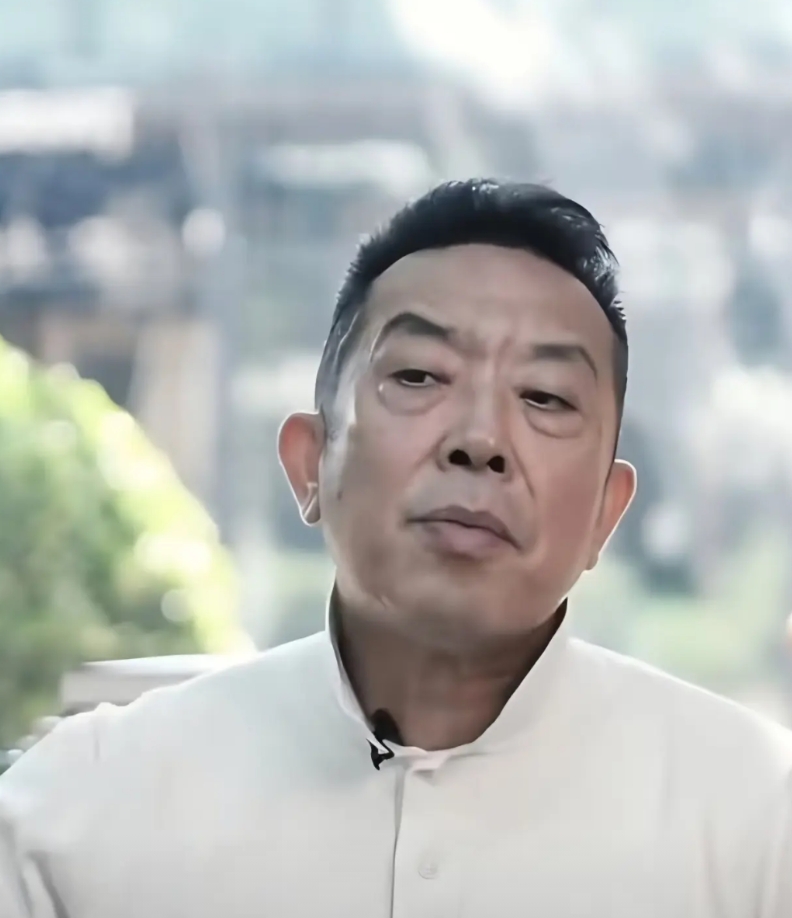 果然姜还是老的辣

58岁的贾国龙

一个动作，就直接暴露了他的人品。

不知道